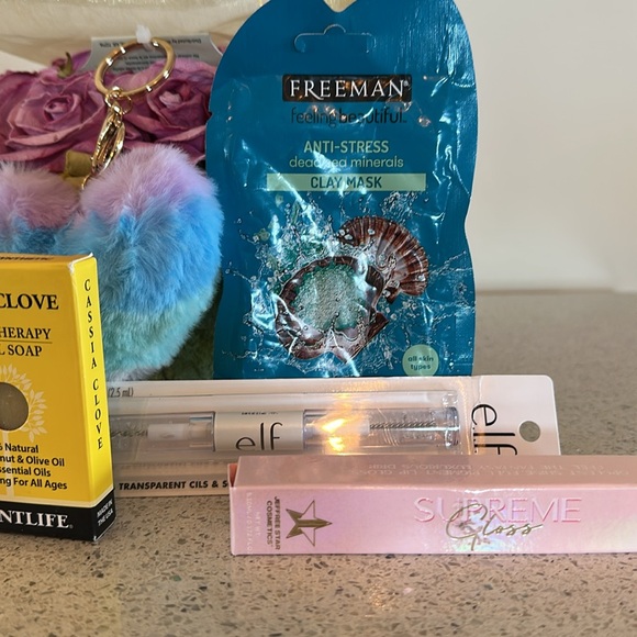 Beauty products NWOT 8 PCs total assortment with fun keychain - Picture 6 of 6